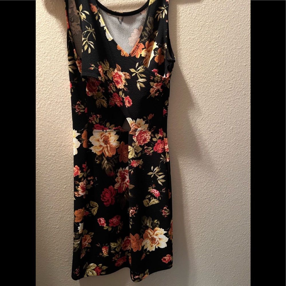 Forever 21 cross back flower dress S